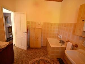 A bathroom at Holiday Home in Rio near Fishing Villages
