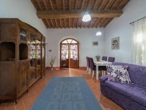 A seating area at Holiday Home Rosignano near the Sea