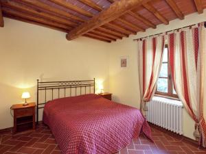 A bed or beds in a room at Stylish Farmhouse in Loro Ciuffenna with Barbecue