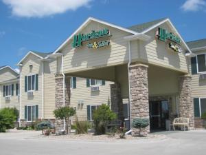 a front view of a hotel at Horizon Inn & Suites in West Point