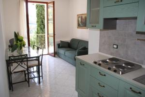 Кухня або міні-кухня у Residence Villa degli Ulivi