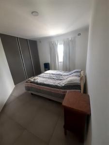 Katil atau katil-katil dalam bilik di Departamento nuevo 2 dorm, parrilla, cochera