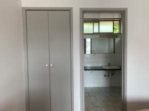Phòng tắm tại Beaconsfield Lodge Motel