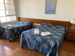 Postel nebo postele na pokoji v ubytování Beaconsfield Lodge Motel