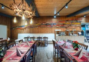 Restaurace v ubytování Jeris Lakeside Resort + 22 fotografií