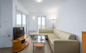 TV a/nebo společenská místnost v ubytování Adria Apartments