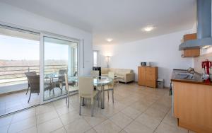 Kuchyň nebo kuchyňský kout v ubytování Adria Apartments