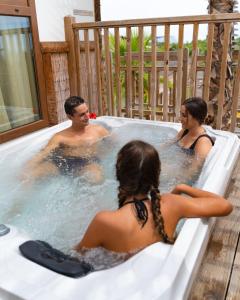 Goście zatrzymujący się w obiekcie Magic Natura Resort