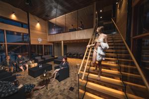 Jeris Lakeside Resort Cabins的休息区