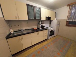 a small kitchen with a sink and a microwave at Apartman UNA Travnik in Travnik