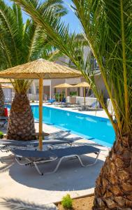 Bazén v ubytování Akti Beach Club nebo v jeho okolí