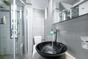 Ein Badezimmer in der Unterkunft Apartments Tina FREE transfer from-to the airport