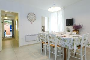 Μια τηλεόραση ή/και κέντρο ψυχαγωγίας στο Holiday home Klarisa