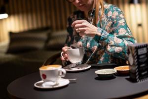 Set per la preparazione di tè e caffè presso Hotel Britannia