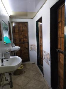 Koupelna v ubytování Super Dormitory AC DELUXE