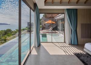 Kalima Resort and Spa内部或周边的泳池