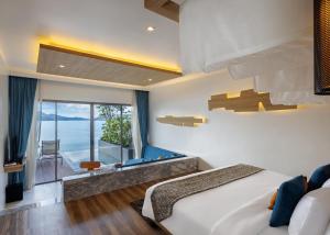 Katil atau katil-katil dalam bilik di Kalima Resort and Spa - SHA Extra Plus