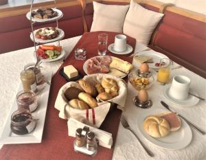 Frühstücksoptionen für Gäste der Unterkunft Pension "Der Sulzbachhof"