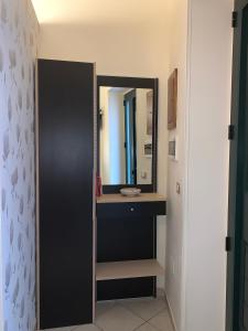 a bathroom with a sink and a mirror at Piazza del Popolo in San Pietro Vernotico