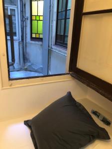 Posteľ alebo postele v izbe v ubytovaní Hostalin Barcelona Diputacion