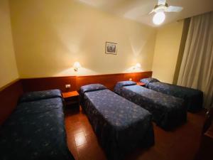 Postel nebo postele na pokoji v ubytování Hotel Ferrari