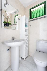 Ванна кімната в Villa Privada Mirador de La Gomera con jacuzzi