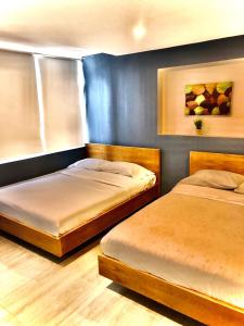 Postel nebo postele na pokoji v ubytování Bogotá Rooms Heroes