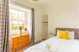 Katil atau katil-katil dalam bilik di East Linton 4 Bedroom Cottage