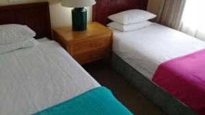 Łóżko lub łóżka w pokoju w obiekcie Keurbooms River Apartment
