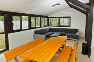 Dining area sa villa