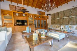 Ruang duduk di Stunning Villa with Private Pool and Jacuzzi in Casa de Campo