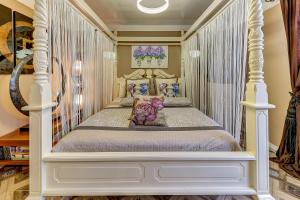 Postel nebo postele na pokoji v ubytování Mordelliya Private Jacuzzi Suites