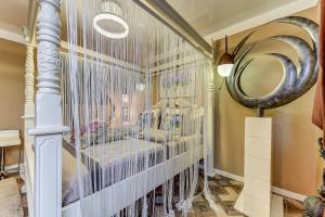 Postel nebo postele na pokoji v ubytování Mordelliya Private Jacuzzi Suites