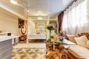 Posezení v ubytování Mordelliya Private Jacuzzi Suites + 37 fotografií