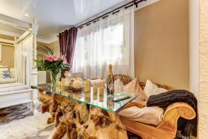 Posezení v ubytování Mordelliya Private Jacuzzi Suites