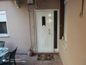 Fotografia z galérie ubytovania Airport's Close, Cozy Flat for 6 Persons v destinácii Markopoulon