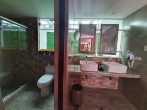 Koupelna v ubytování Vita Hoteles Colca + 33 fotografií