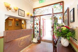 The lobby or reception area at Leeson Bridge Guesthouse