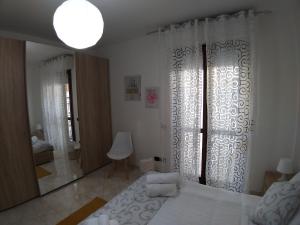 A bed or beds in a room at Sophia' s house appartamento Quartello