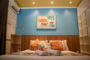 a bedroom with a blue wall and a bed with pillows at Pousada Arquipélago in Florianópolis +54 photos