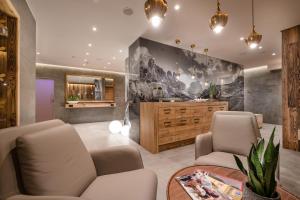 Posezení v ubytování MONDI Hotel Tscherms