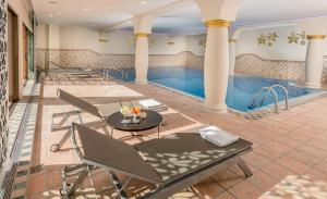 Bazén v ubytování MONDI Hotel Tscherms nebo v jeho okolí