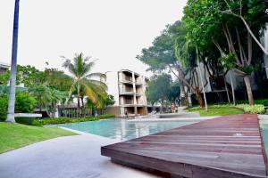 Swimmingpoolen hos eller tæt på Baan San Kraam 5206 Cha-am Hau Hin