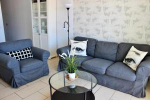 Część wypoczynkowa w obiekcie 2BDR Ocean view apartment