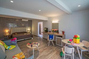 Гостиная зона в Lagomandra Beach Hotel
