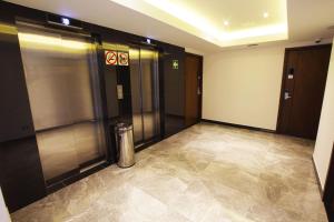 a elevator lobby with a trash can in a building at Suites Terraza Imperial in Guatemala