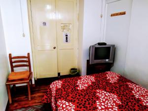 TV a/nebo společenská místnost v ubytování Hostal Latitud Ecuem