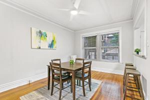 Fotografie z fotogalerie ubytování Indulging 2BR Apartment in Festive Boystown - Buckingham 1 v destinaci Chicago + 16 fotografií