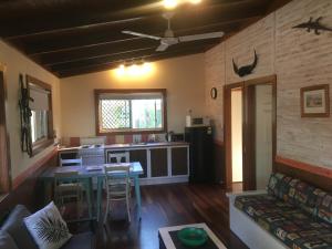 O zonă de relaxare la Moore Park Beach Huts