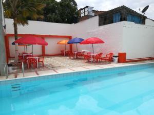 สระว่ายน้ำที่อยู่ใกล้ ๆ หรือใน Hotel Los Balcones